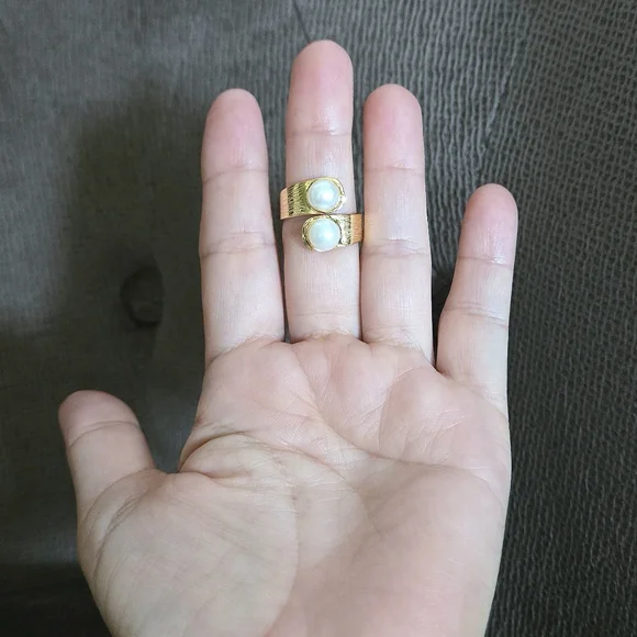 Shivam Freshwater Pearl Bypass Ring💍 - NWT - Picture 11 of 16